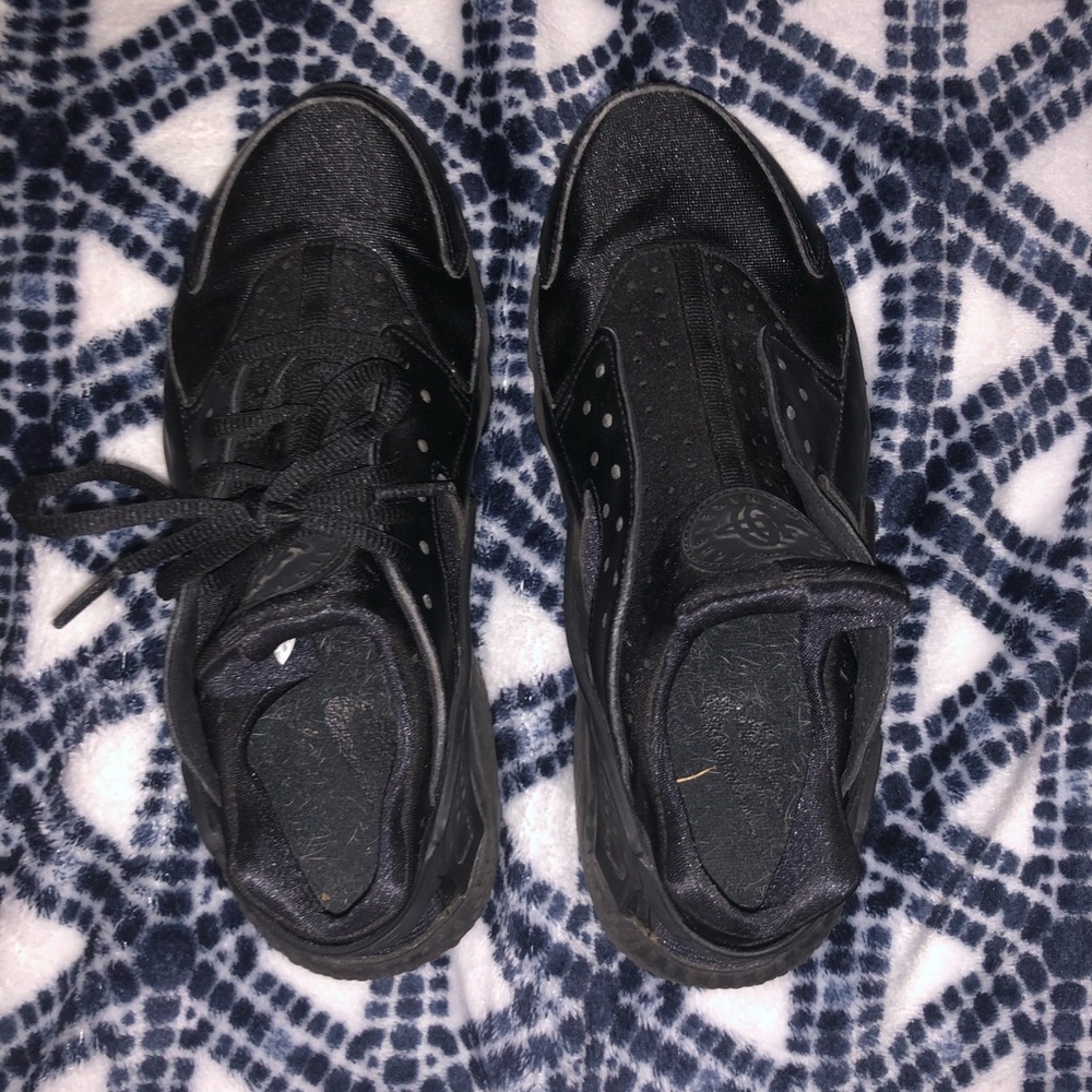 black huaraches